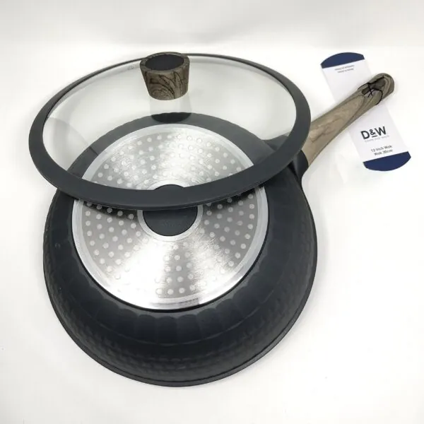 D&W Cookware Wok with lid